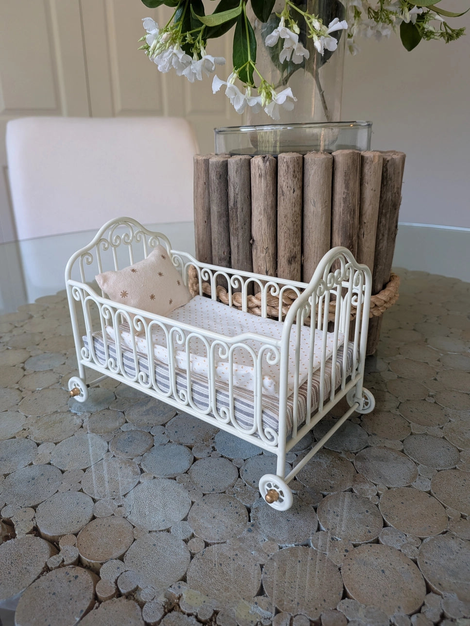 Levlovs Miniature Metal Bed